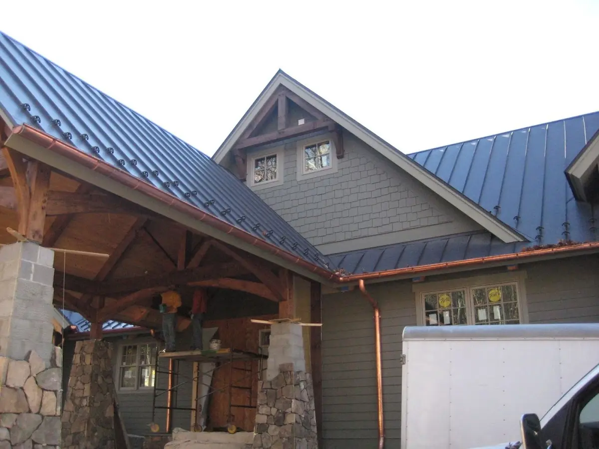 Craftsman Roofing team delivering quality roofing work in Chateau Ridge